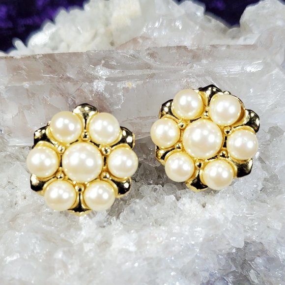 REDUCED!  CLASSY Vintage Faux Pearl Clip Earrings - Picture 7 of 8